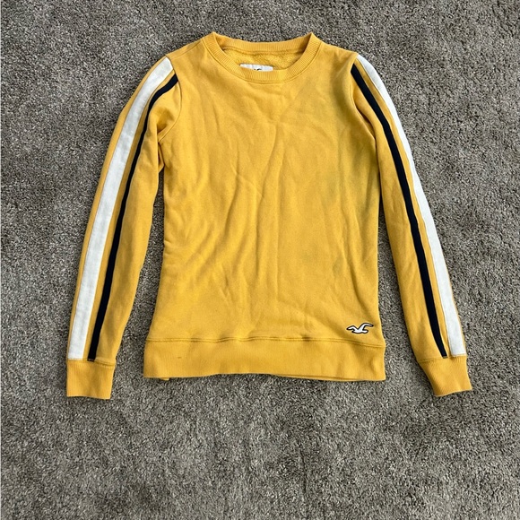 Hollister Crewneck - Picture 1 of 2